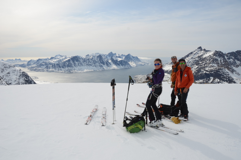 Des sommets qui dominent les fjords