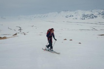 A ski dans le massif de Suusamyr A ski dans le massif de Suusamyr