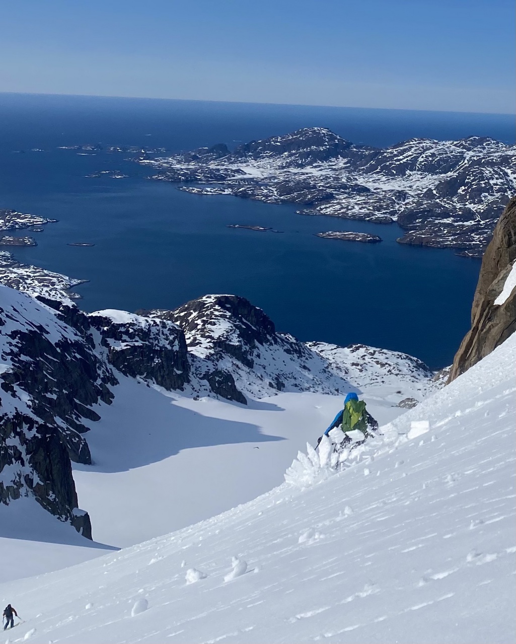 Neige de cinéma au Groenland avec vue sur les fjords